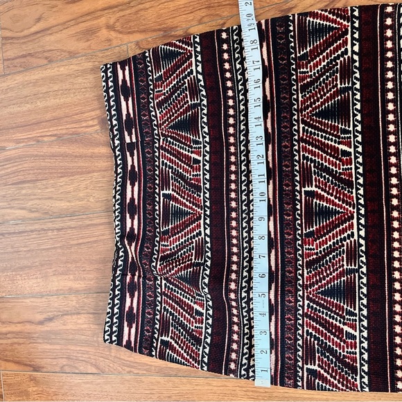 Dynamite Black and Red Patterned Skirt - Picture 6 of 7